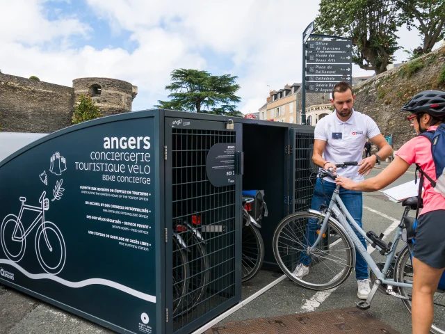 Cyclists leaving their bikes in a locker in the concierge service