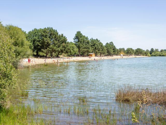 Swimming at the Parc des sablières, Écouflant