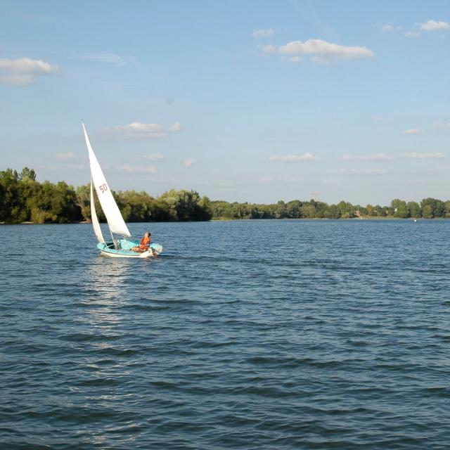 Sailing on Lac de Maine