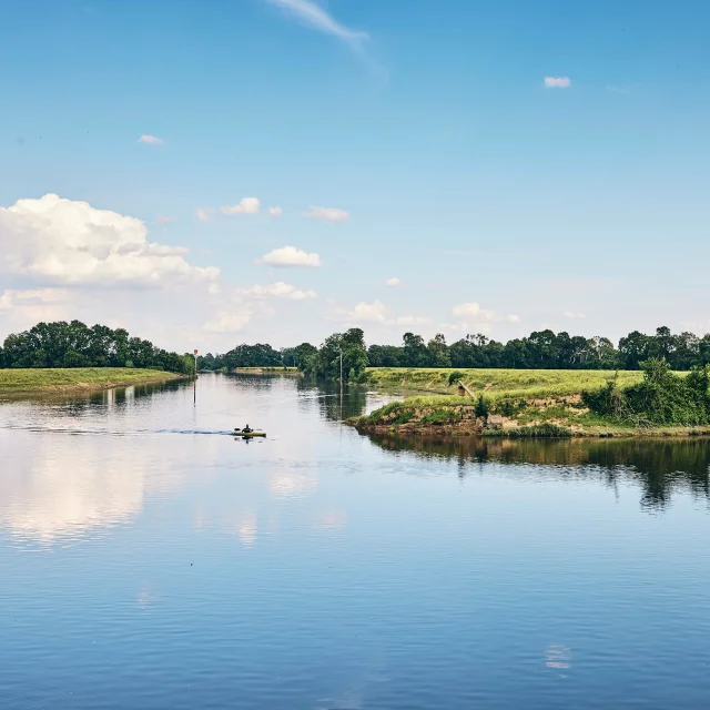 Along the Mayenne in Cantenay Épinard