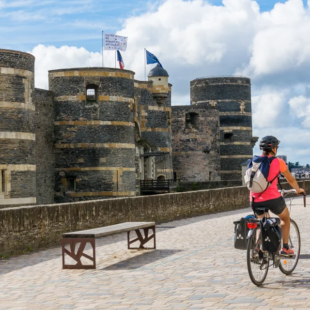 Promenade du bout du monde devant le Château d'Angers