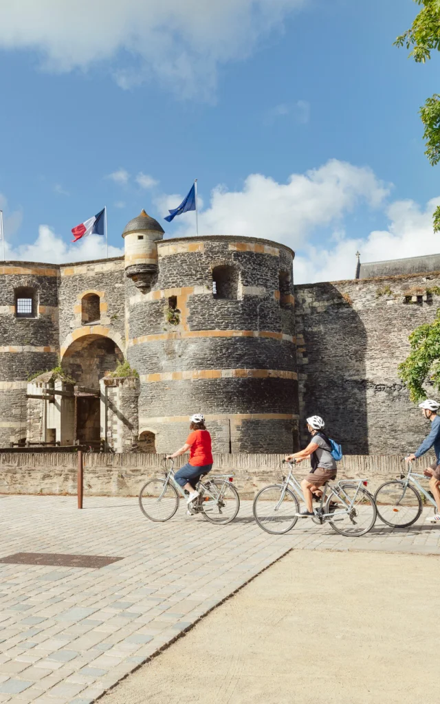 Bike ride in front of the castle