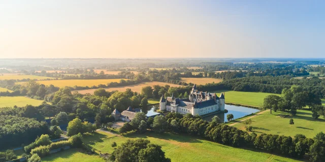 Aerial view of the château, its moat and the surrounding landscapes