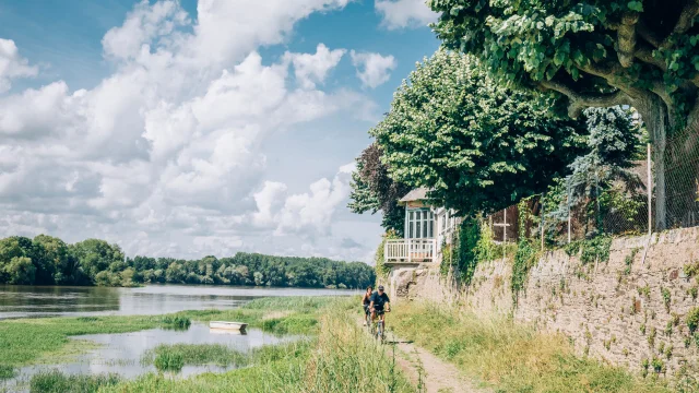 Cyclistes Au Bord De L Eau Copyright Romain Bassenne Destination Angers