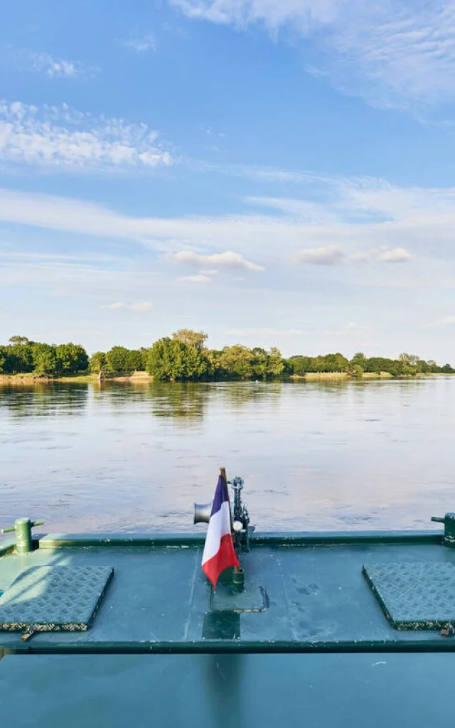 Avant du bateau, proue sur le bateau d'une croisière Loire Odyssée