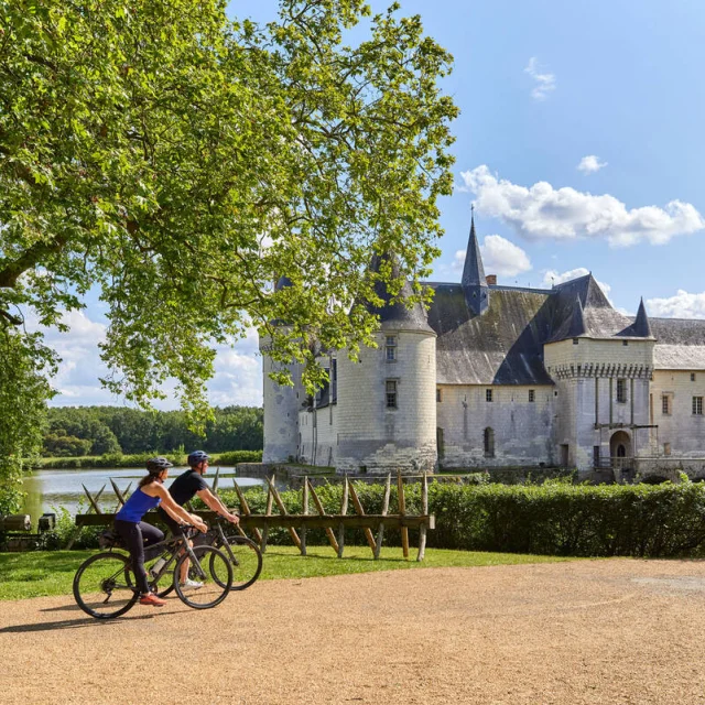 Cyclists passing by Chateau Du Plessis Bourré