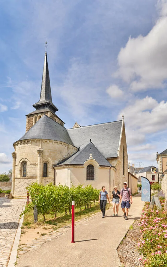 Groupe d'amis en balade à Savennières