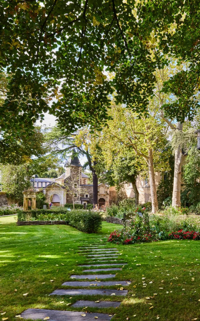 Jardin du Musée Jean-Lurçat et de la Tapisserie contemporaine