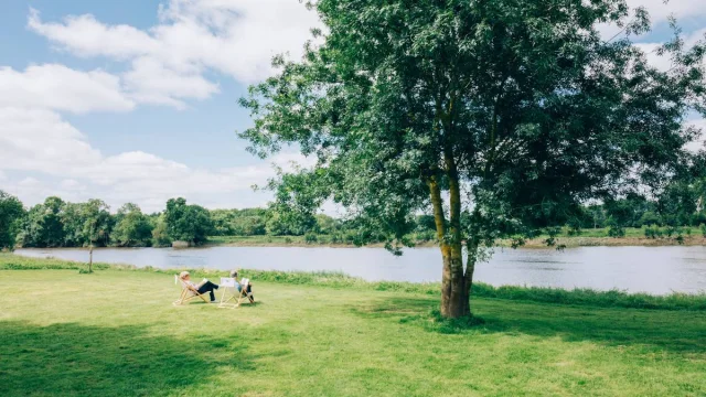 Lecteurs Au Bord De L Eau Romain Bassenne Destination Angers