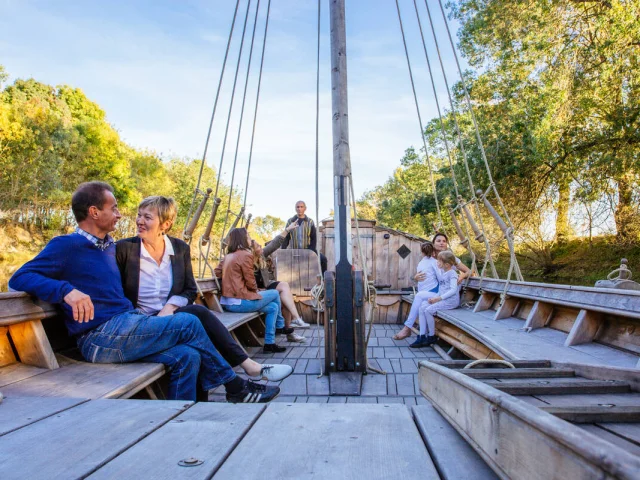 Groupe en croisière en gabare