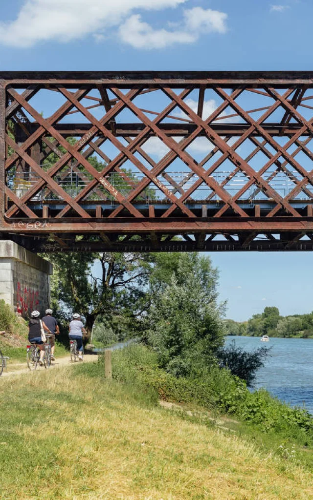 Bike ride to Ile Saint-Aubin