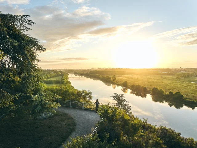 Vista de La Maine y del puente de Pruniers desde el Belvedere De La Piverdiere Alexandre Lamoureux