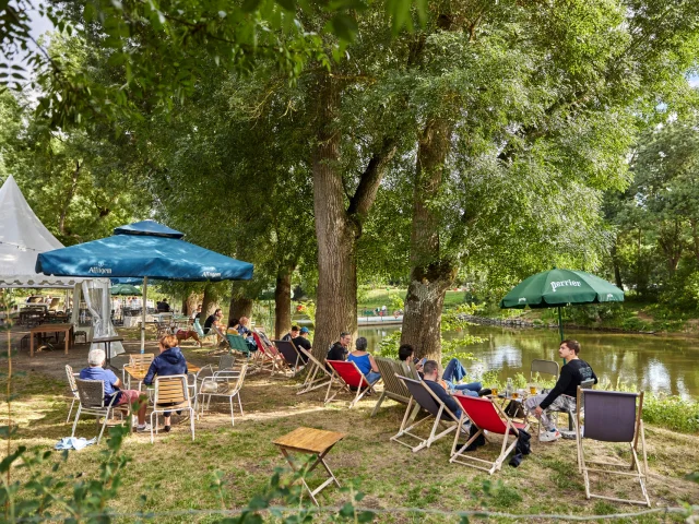 L'île Saint-Aubin riverside café