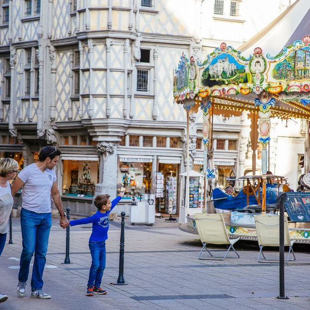 Familia Place Sainte Croix Copyright Les Conteurs Destination Angers 4426 1920px