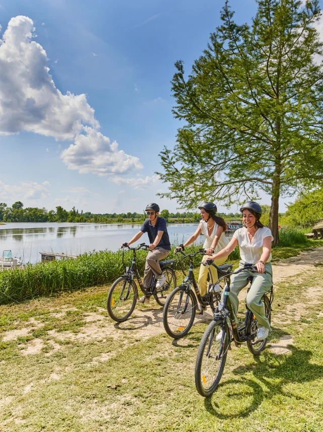 Balade à vélo au bord de la rivière