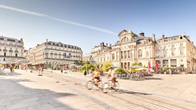 Discover Angers by bike