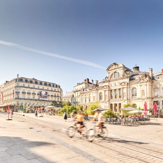 Discover Angers by bike