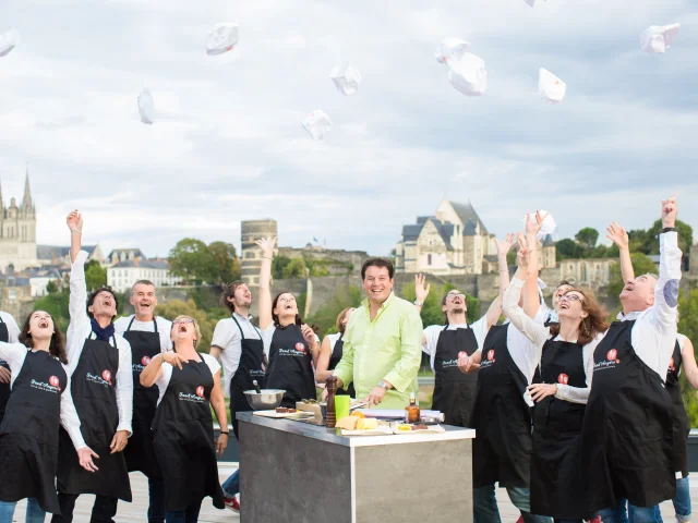 Incentive Cours De Cuisine Sur La Terrasse Du Quai Copyright Pierre Le Targat Destination Angers 3501 Min