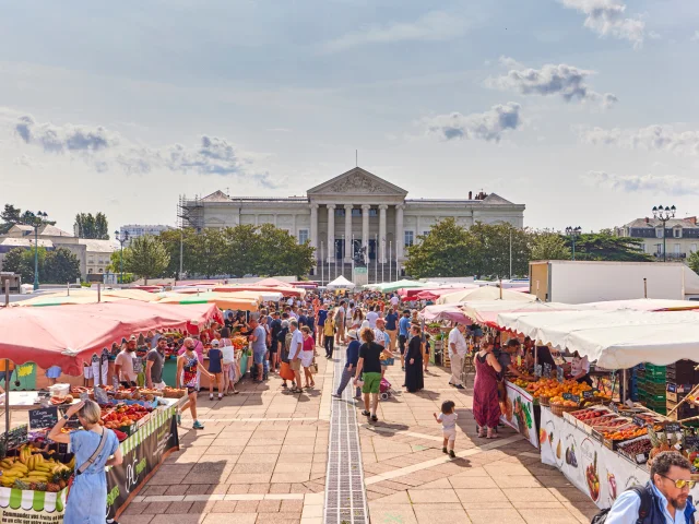 Marche De La Place Leclerc Angers