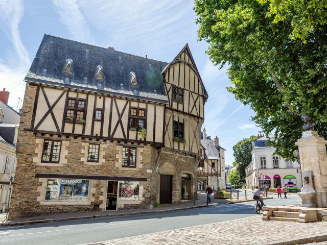 Place de la Laiterie, quartier de la Doutre