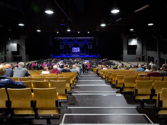 wide shot of the tiers in the Amphitéa theatre, audience seated