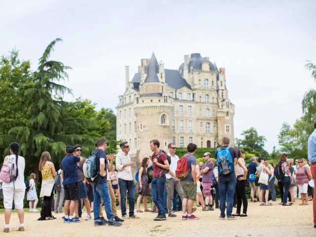 groupe en visite au chateau de Brissac