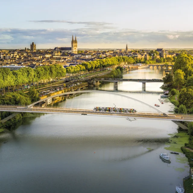 Vue Panorama Sur La Maine Et La Ville D Angers Copyright 360 Images Destination Angers 5002 1000px