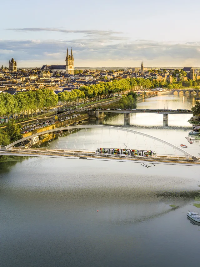 Vue Panorama Sur La Maine Et La Ville D Angers Copyright 360 Images Destination Angers 5002