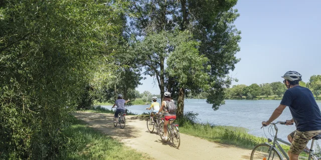 Cycling in Angers - Bike Tour on the Île Saint-Aubin