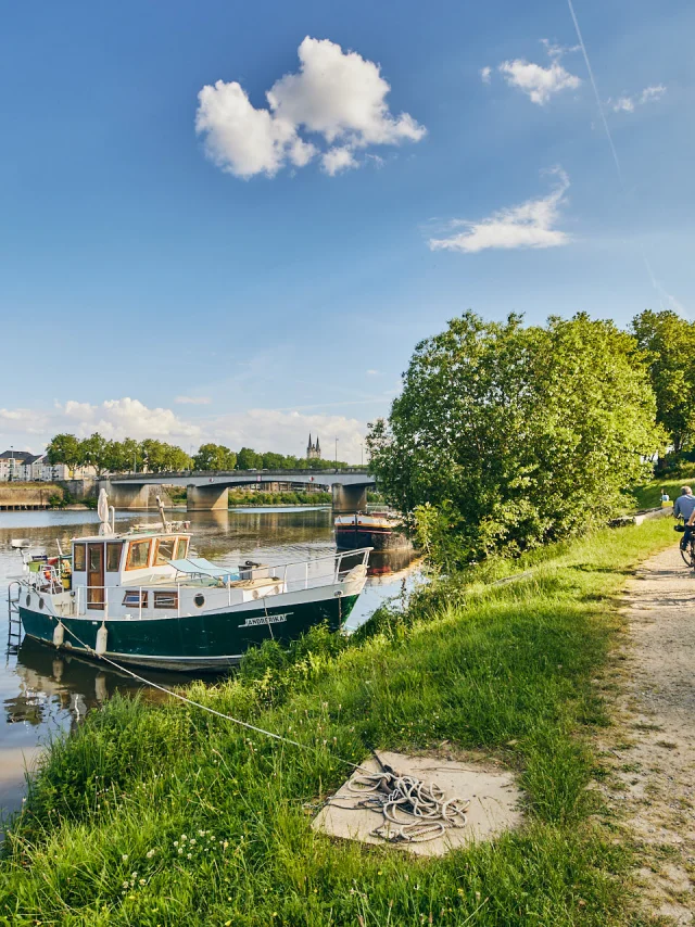 Paseo en bicicleta por el paseo marítimo de Angers