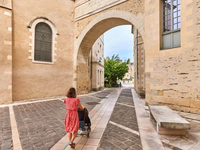 Place Saint Eloi A Lamoureux