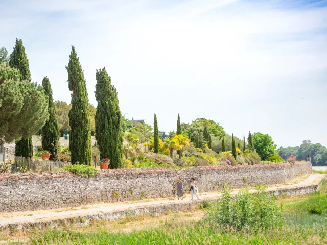 Jardin méditerranéen vue depuis le bord de Loire