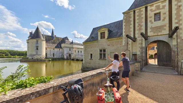 Des amis en balade au Château du Plessis Bourre