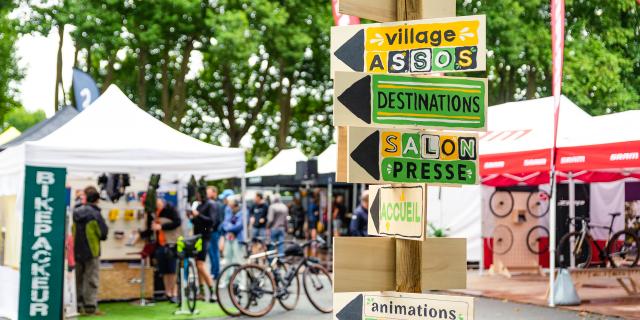 Panneaux signalétique sur le salon Nature is bike 2022 à Angers