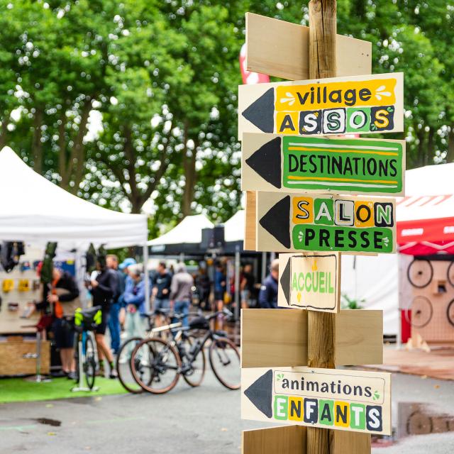 Panneaux signalétique sur le salon Nature is bike 2022 à Angers