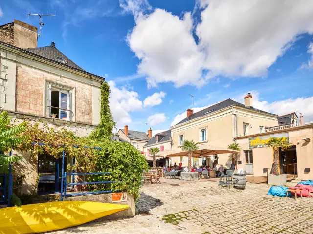 Place Ruzebouc et ses terrasses vue depuis le quai